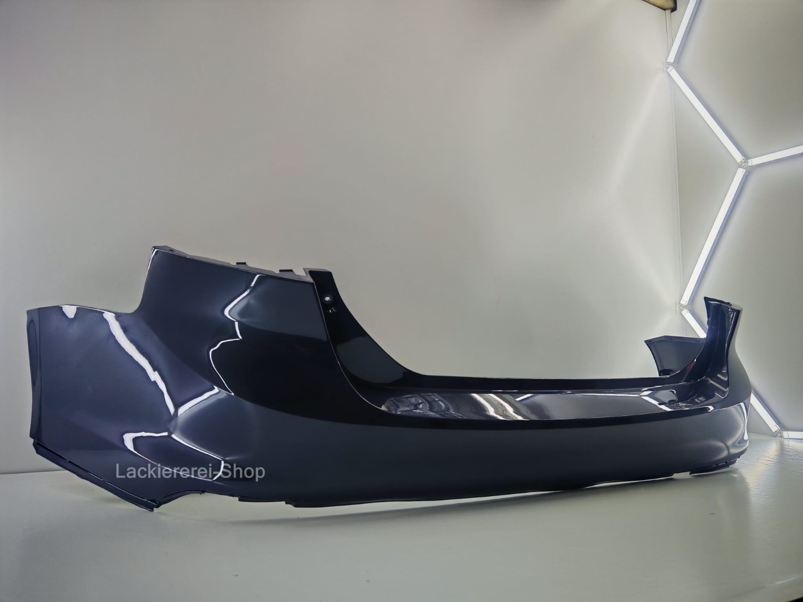 STOßSTANGE HINTEN LACKIERT IN WUNSCHFARBE NEU für Ford Focus Stufenheck 2011-2014 – Bild 3