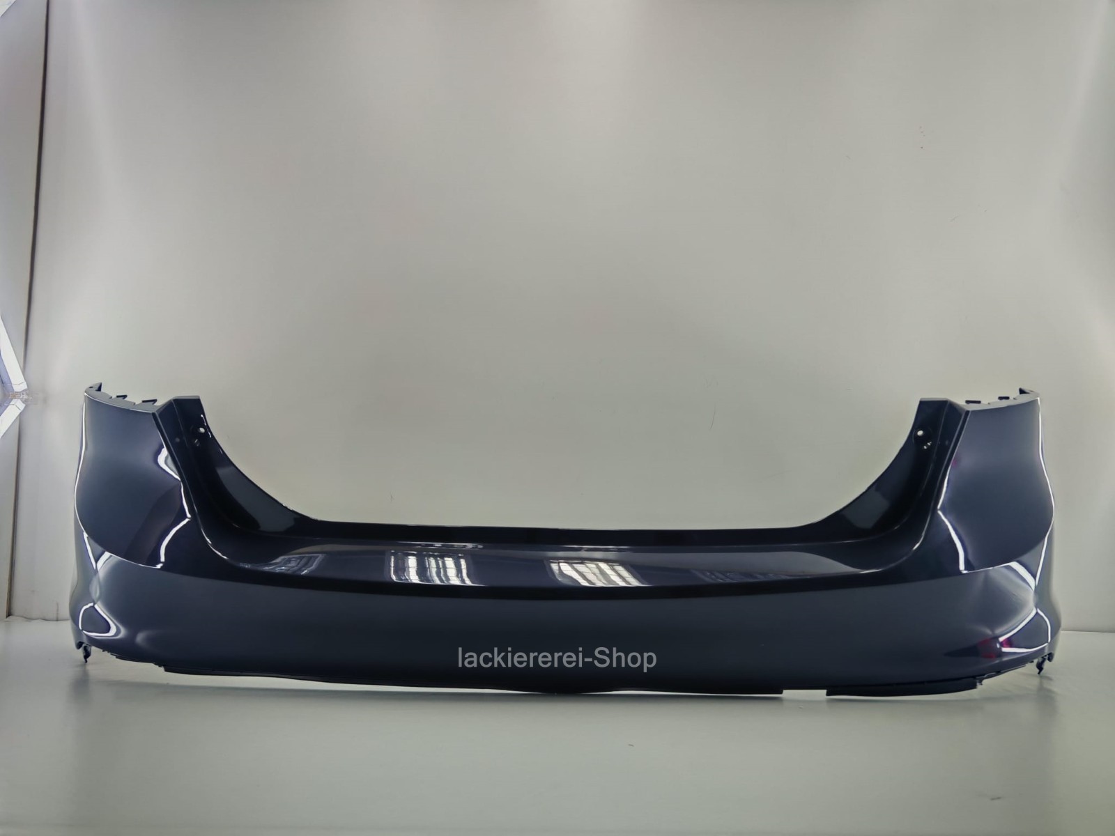 STOßSTANGE HINTEN LACKIERT IN WUNSCHFARBE NEU für Ford Focus Stufenheck 2011-2014 – Bild 4